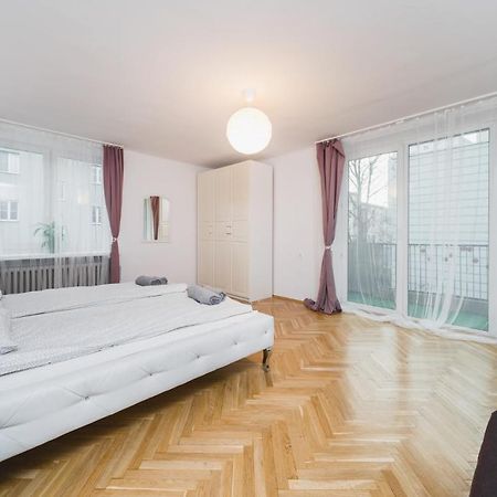 Sunshine Parkside Hideaway - 3 Bedroom - By Upstairs Krasków Exterior foto