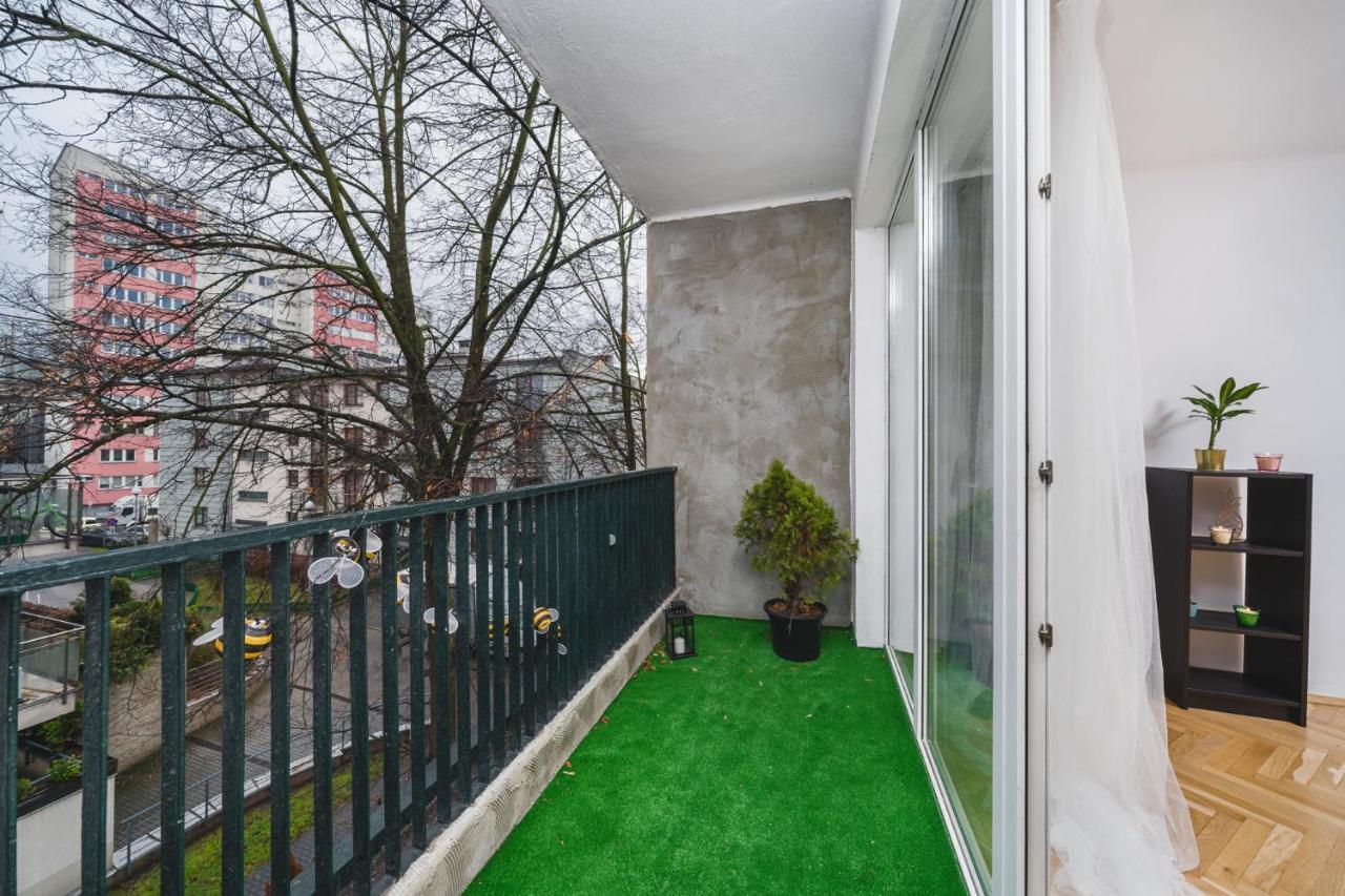 Sunshine Parkside Hideaway - 3 Bedroom - By Upstairs Krasków Exterior foto