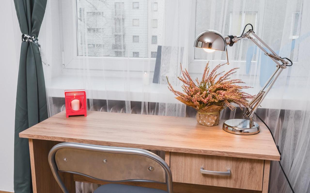 Sunshine Parkside Hideaway - 3 Bedroom - By Upstairs Krasków Exterior foto