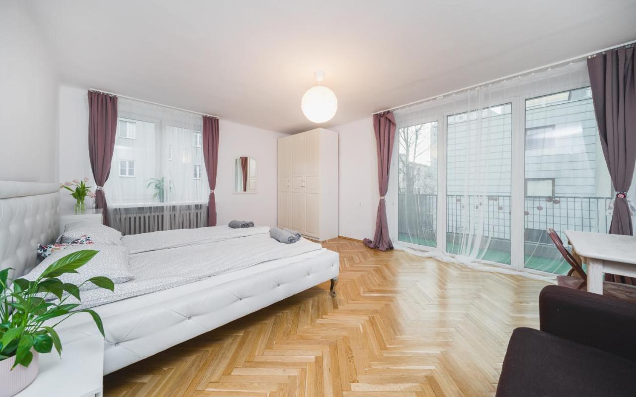 Sunshine Parkside Hideaway - 3 Bedroom - By Upstairs Krasków Exterior foto