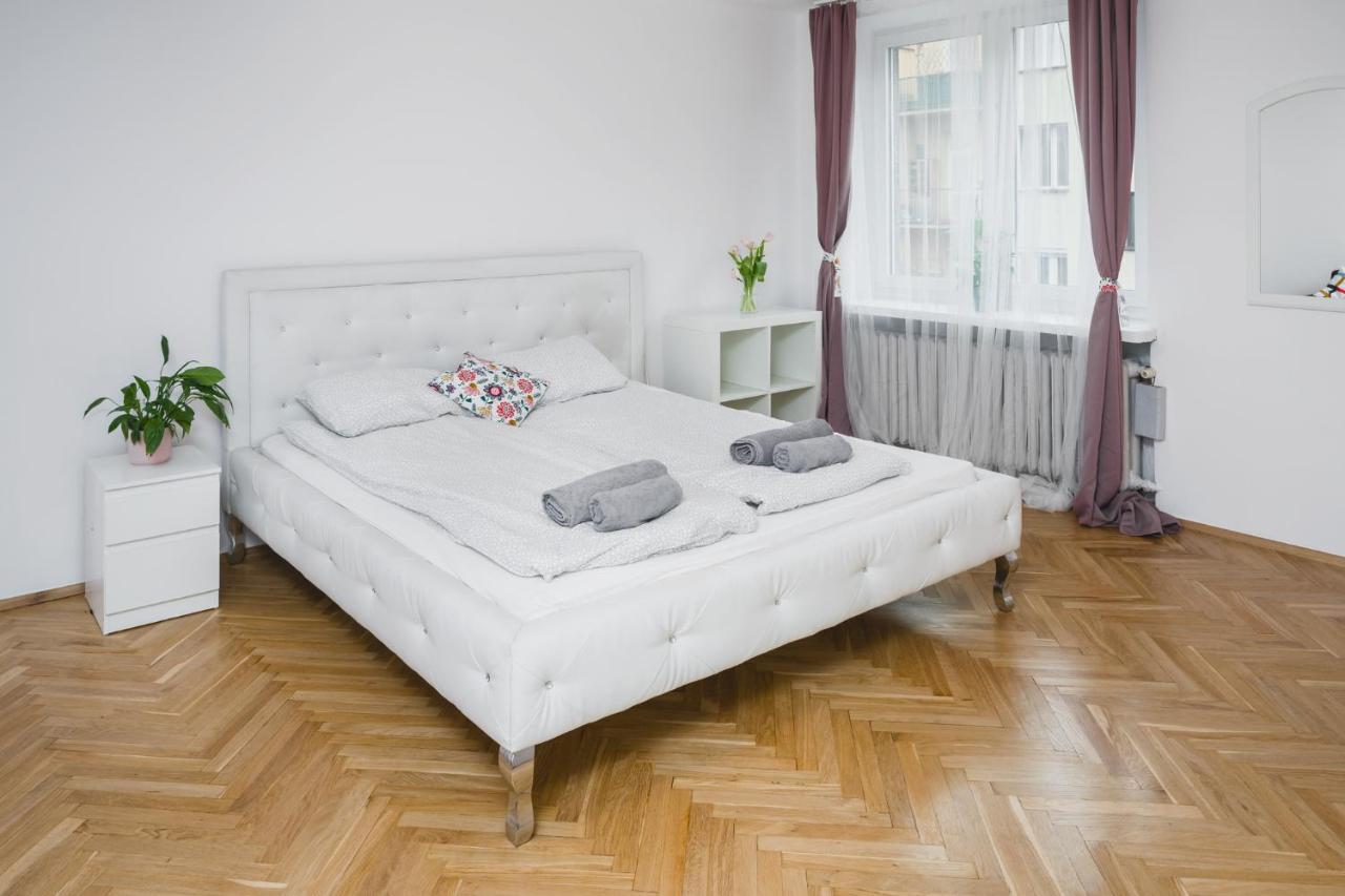Sunshine Parkside Hideaway - 3 Bedroom - By Upstairs Krasków Exterior foto