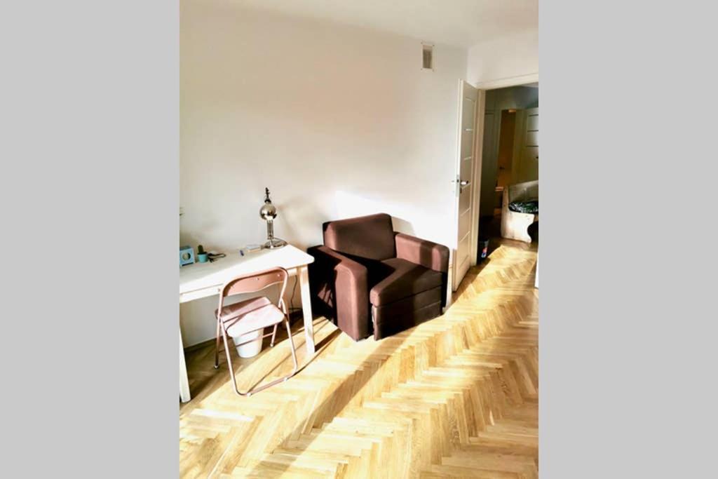 Sunshine Parkside Hideaway - 3 Bedroom - By Upstairs Krasków Exterior foto