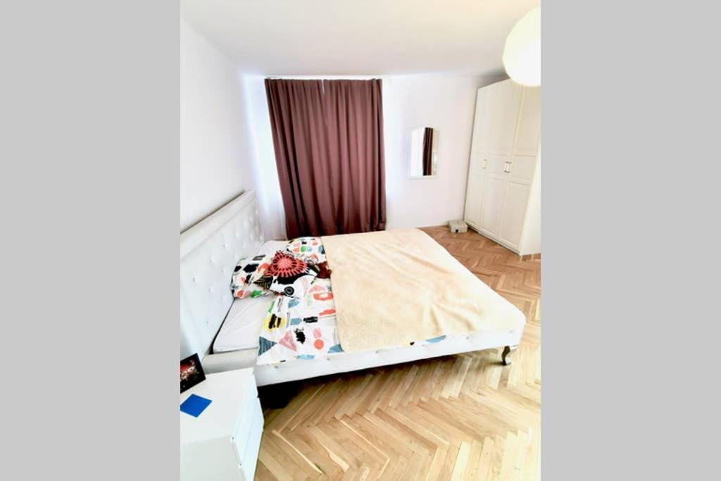 Sunshine Parkside Hideaway - 3 Bedroom - By Upstairs Krasków Exterior foto