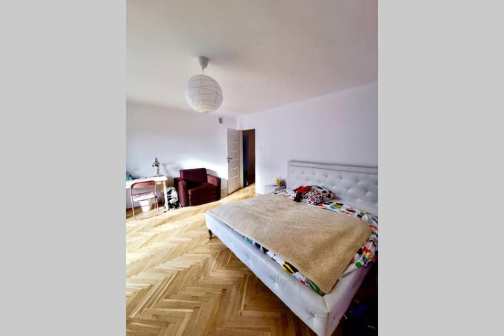 Sunshine Parkside Hideaway - 3 Bedroom - By Upstairs Krasków Exterior foto